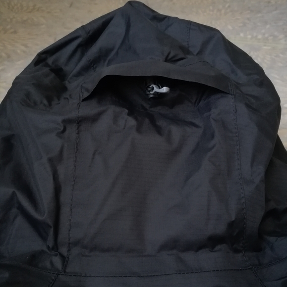 NWOT The North Face black rain jacket size XS - Picture 14 of 16